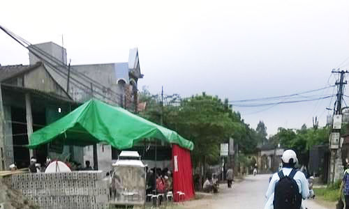 Hoảng hồn phát hiện bố treo cổ ở cơ sở xát gạo